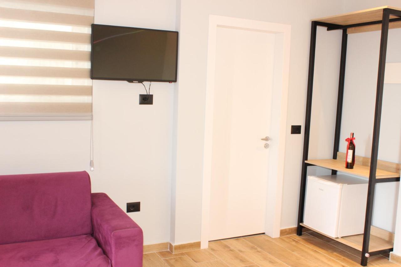 Bebi Hotel And Apartments Sarandë Buitenkant foto