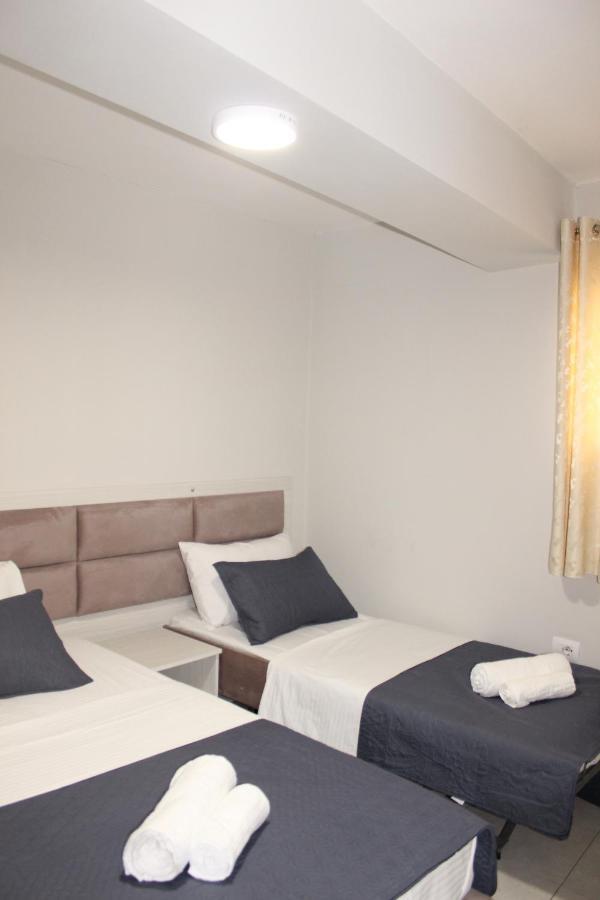 Bebi Hotel And Apartments Sarandë Buitenkant foto