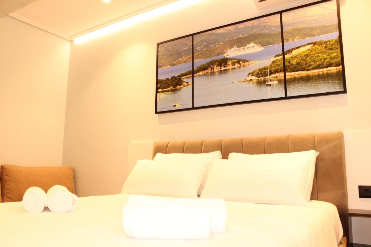 Bebi Hotel And Apartments Sarandë Buitenkant foto