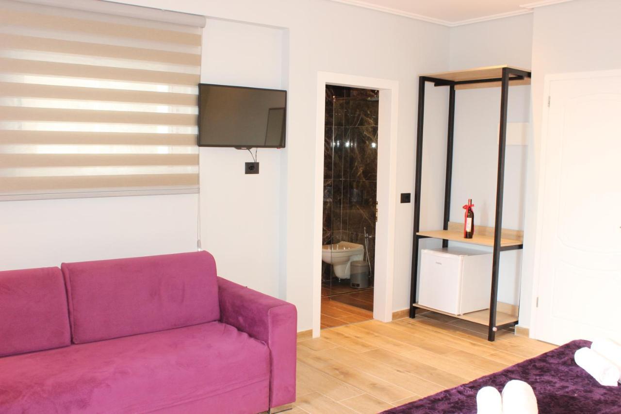 Bebi Hotel And Apartments Sarandë Buitenkant foto