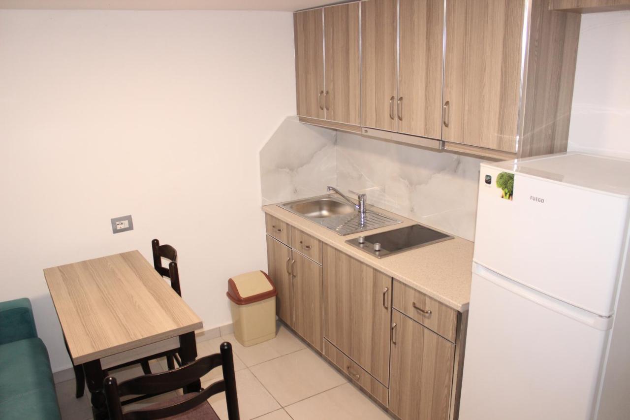 Bebi Hotel And Apartments Sarandë Buitenkant foto