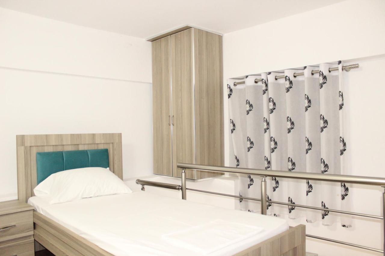 Bebi Hotel And Apartments Sarandë Buitenkant foto
