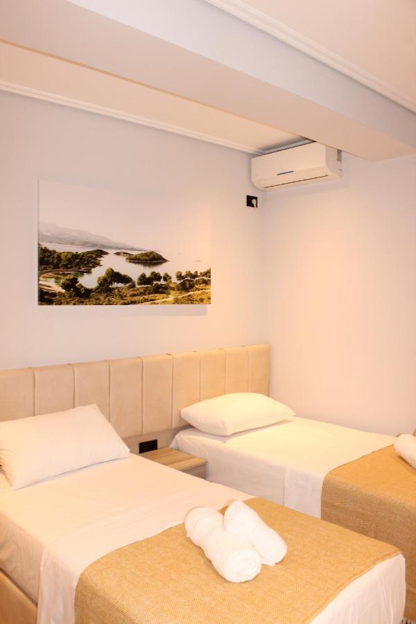 Bebi Hotel And Apartments Sarandë Buitenkant foto