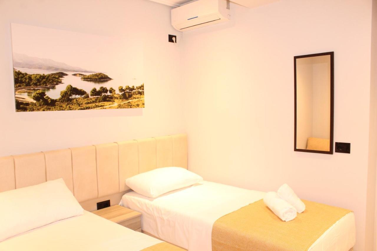 Bebi Hotel And Apartments Sarandë Buitenkant foto