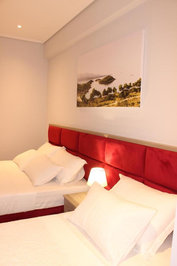 Bebi Hotel And Apartments Sarandë Buitenkant foto