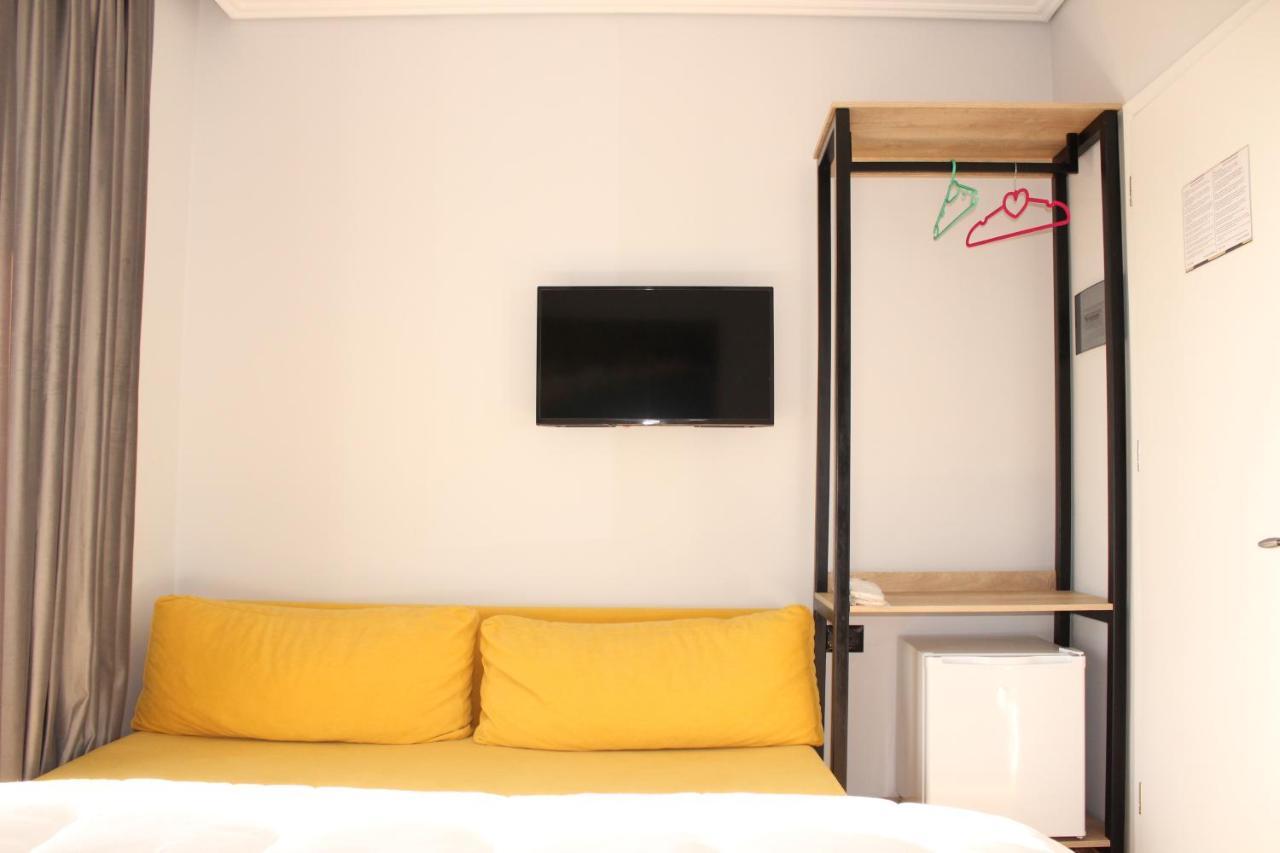 Bebi Hotel And Apartments Sarandë Buitenkant foto