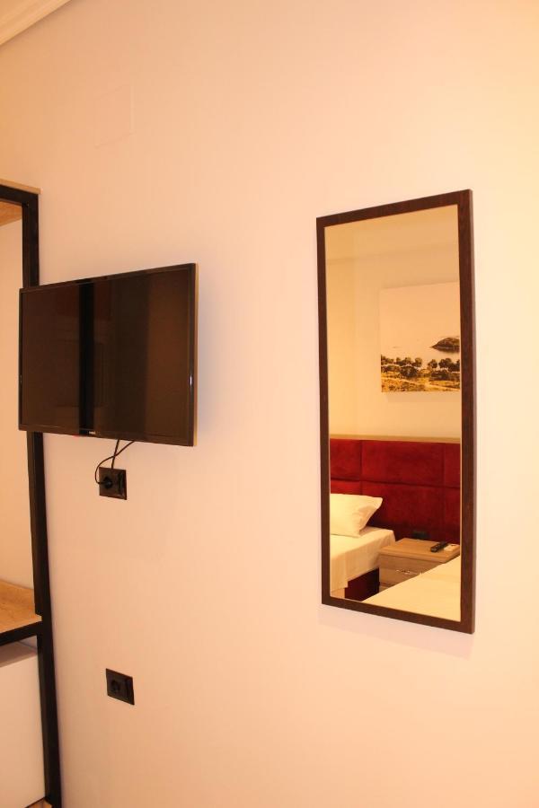 Bebi Hotel And Apartments Sarandë Buitenkant foto