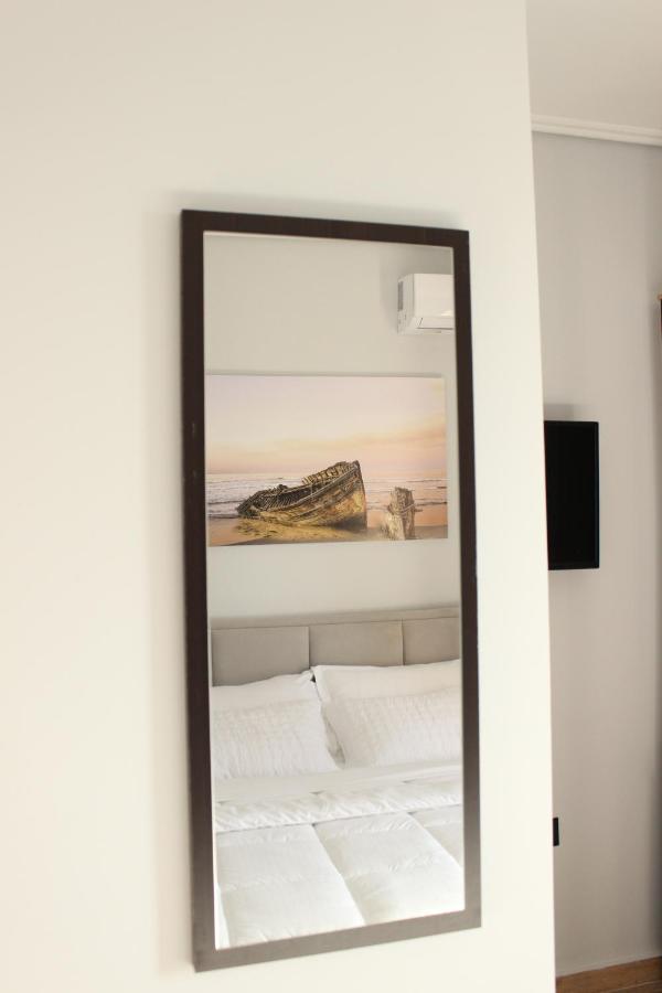 Bebi Hotel And Apartments Sarandë Buitenkant foto