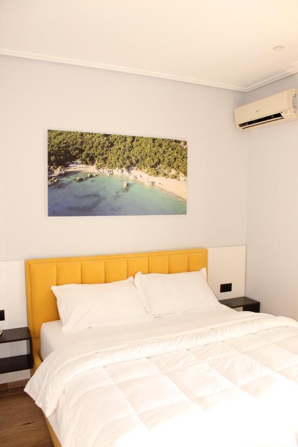 Bebi Hotel And Apartments Sarandë Buitenkant foto