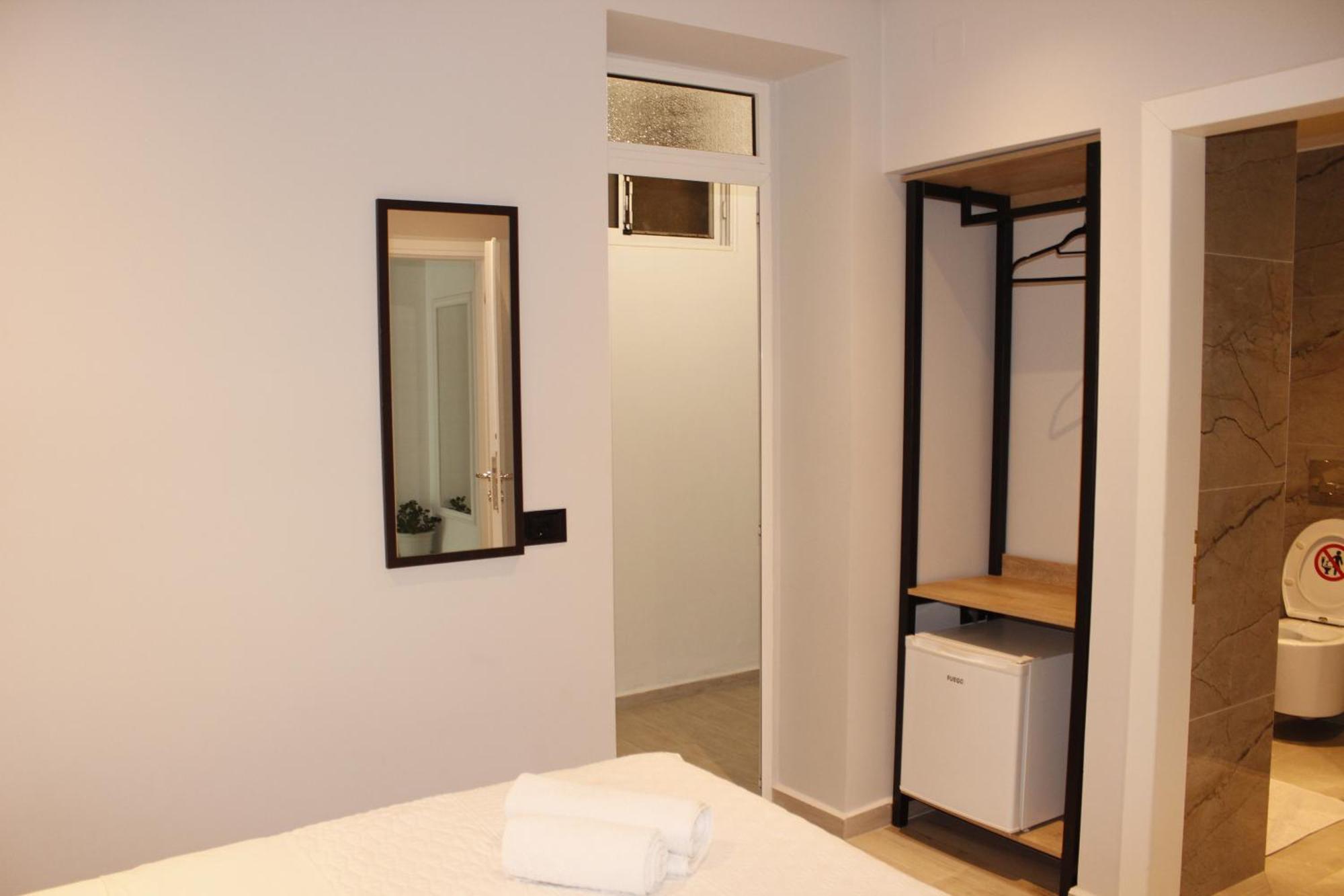Bebi Hotel And Apartments Sarandë Buitenkant foto