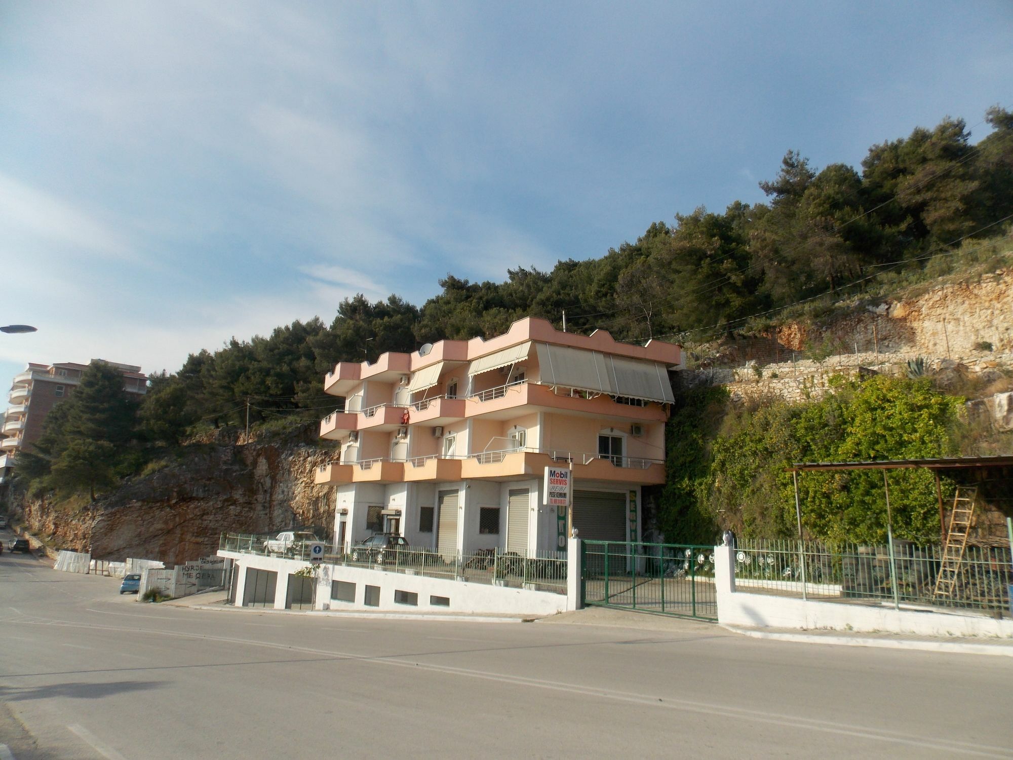 Bebi Hotel And Apartments Sarandë Buitenkant foto