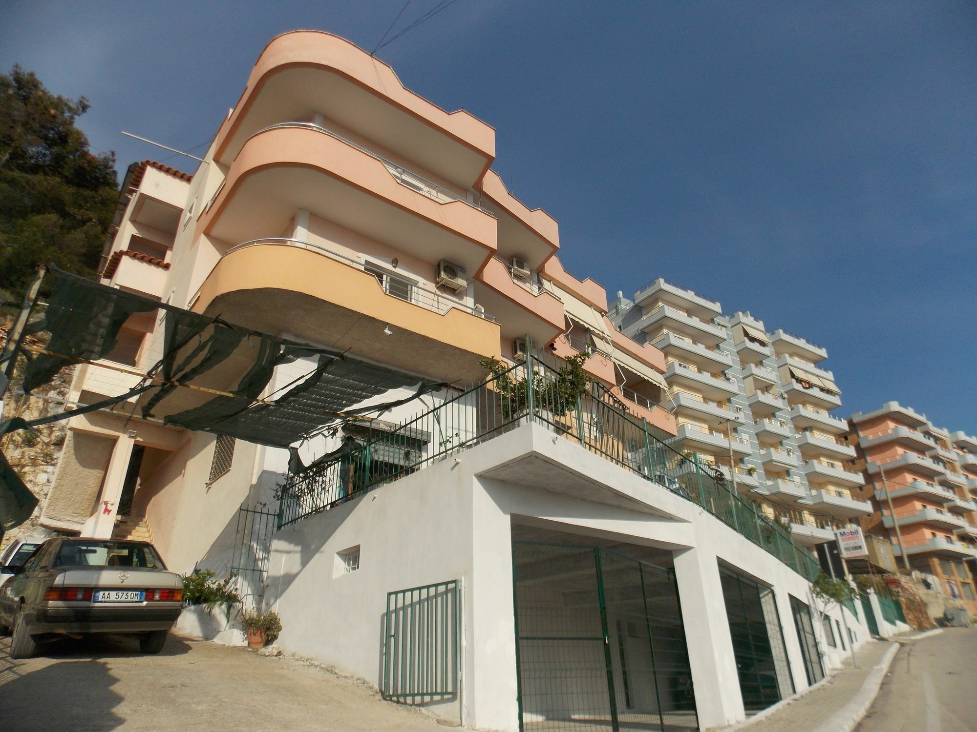 Bebi Hotel And Apartments Sarandë Buitenkant foto