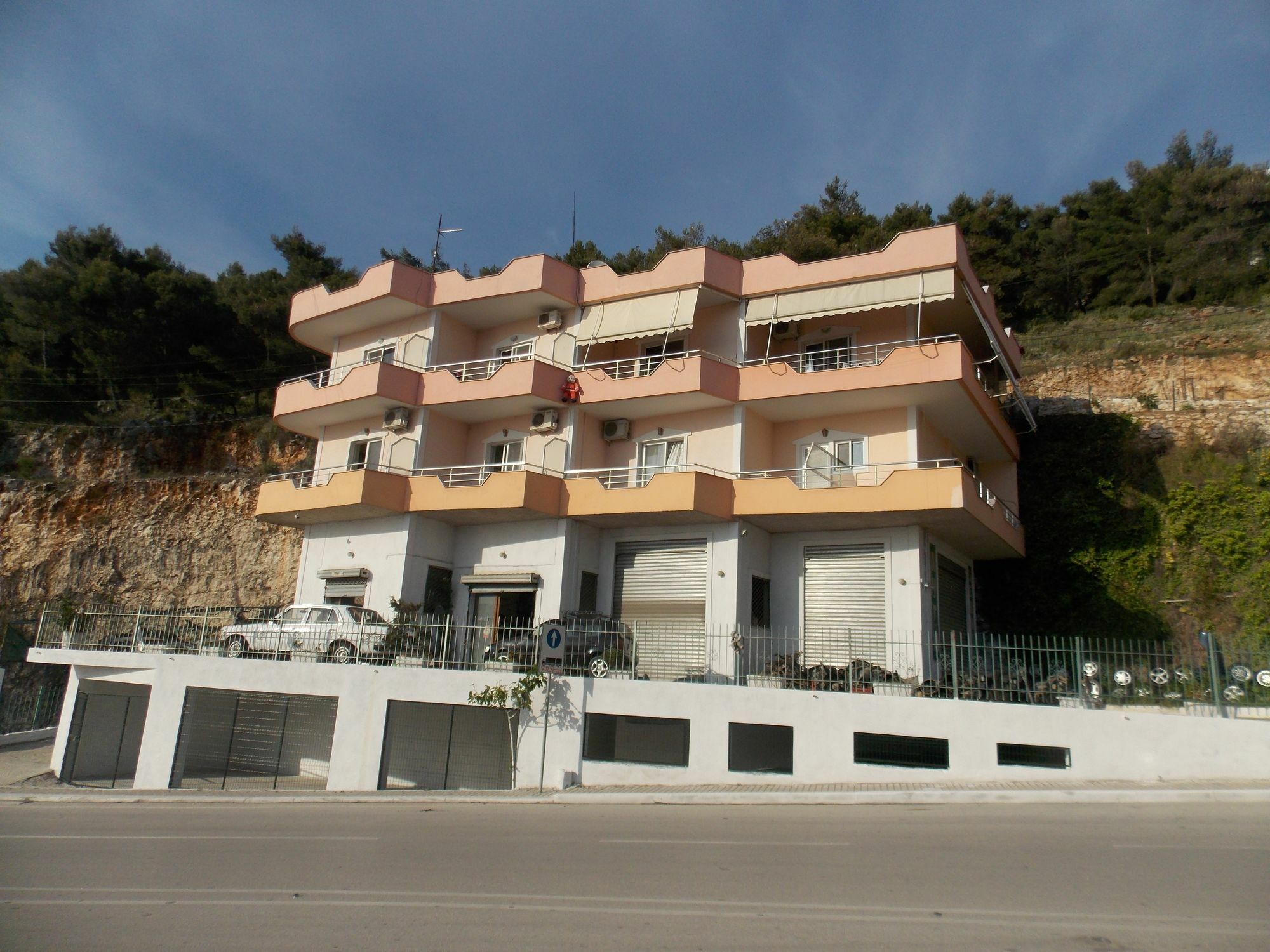 Bebi Hotel And Apartments Sarandë Buitenkant foto